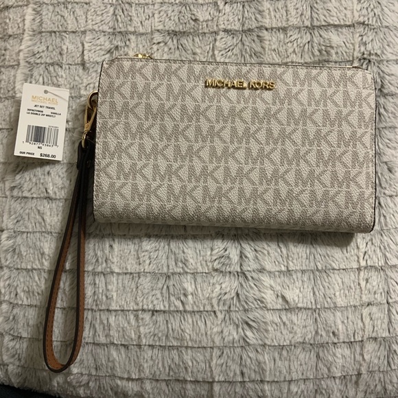 Michael Kors Jet Set Travel Vanilla Wallet - Picture 3 of 8